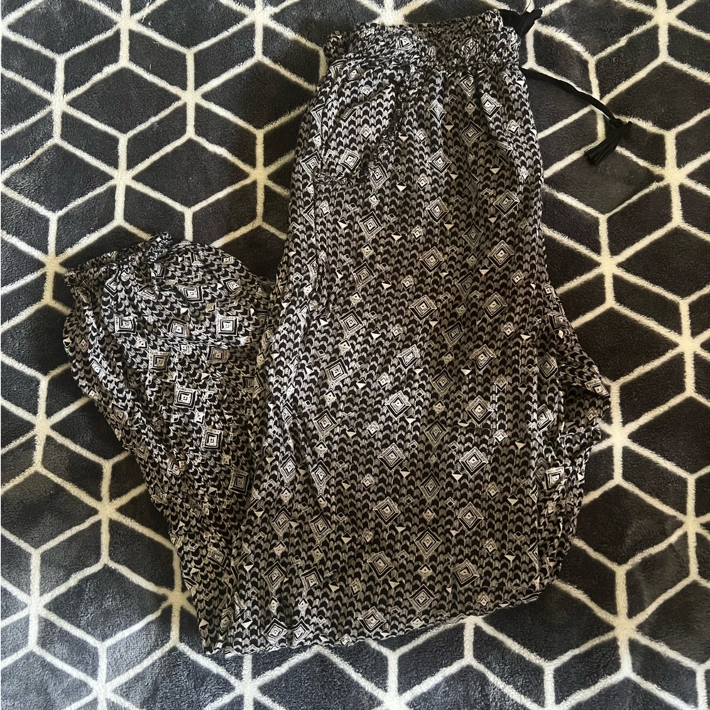 ANGIE BOHO PANTS SIZE MEDIUM